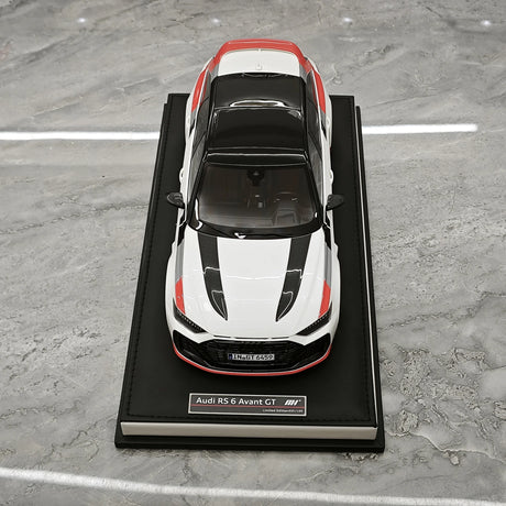 MotorHelix Audi 2024 RS 6 Avant GT bianco e rosso 1:18 – Resina modello in resina collezionabile