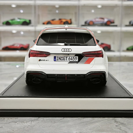 MotorHelix Audi 2024 RS 6 Avant GT bianco e rosso 1:18 – Resina modello in resina collezionabile