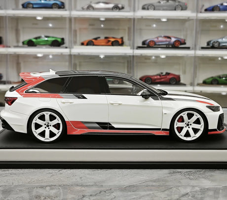 MotorHelix Audi 2024 RS 6 Avant GT bianco e rosso 1:18 – Resina modello in resina collezionabile