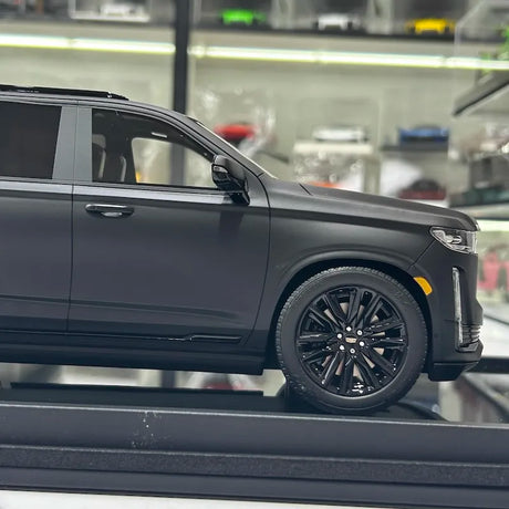 [MotorHelix] 1:18 Cadillac 2023 Escalade Black Model Car Resin