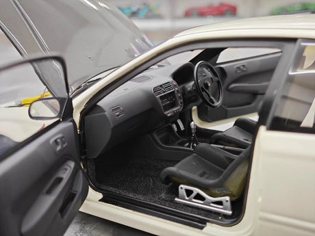 [MotorHelix] 1:18 Honda 1997 Civic Type R EK9 White & Black Model Car Die-Cast