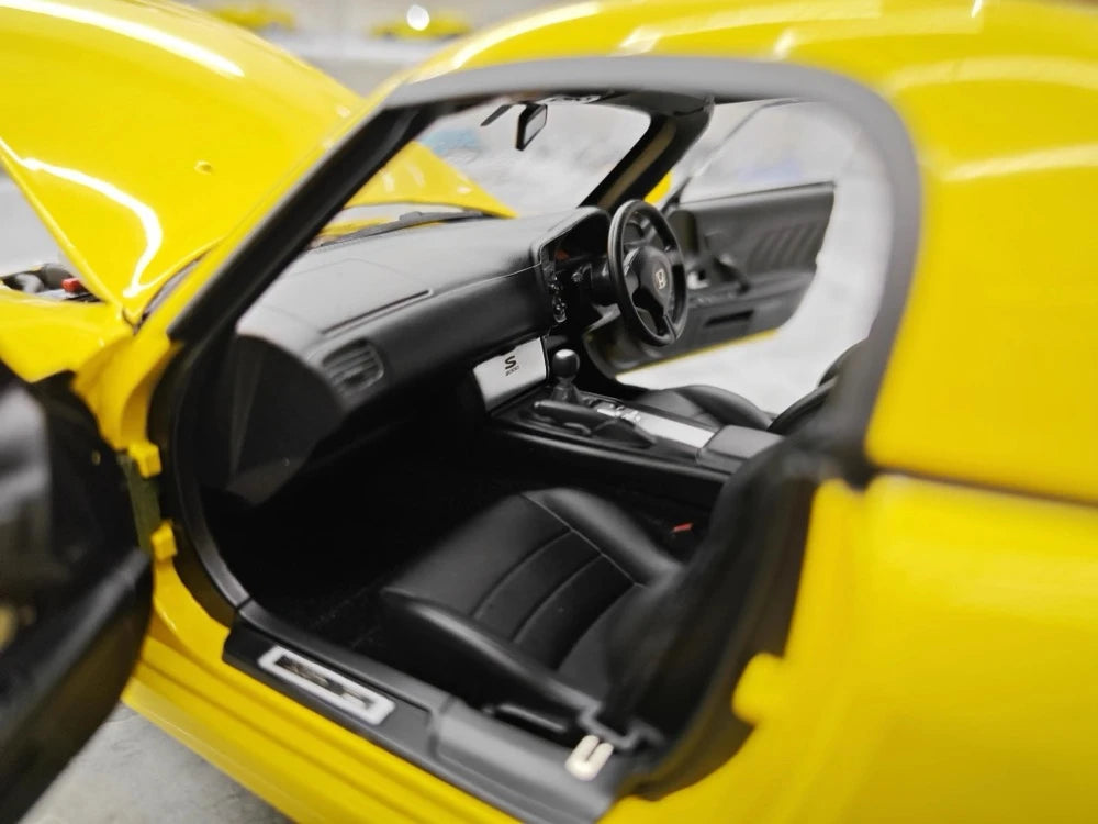 [MotorHelix] 1:18 Honda 2005 S2000 AP2 Yellow Model Car Die-Cast