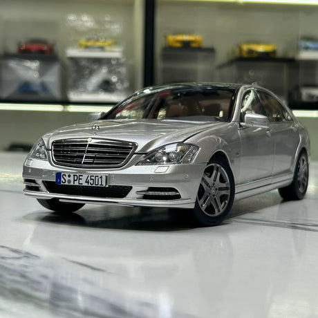 MotorHelix Mercedes-Benz 2006 S-Class S600L W221 Silver 1:18 – Modello da collezione pressofuso