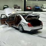 MotorHelix Mercedes-Benz 2006 S-Class S600L W221 Silver 1:18 – Keräilyesineitä valuvalumalleja