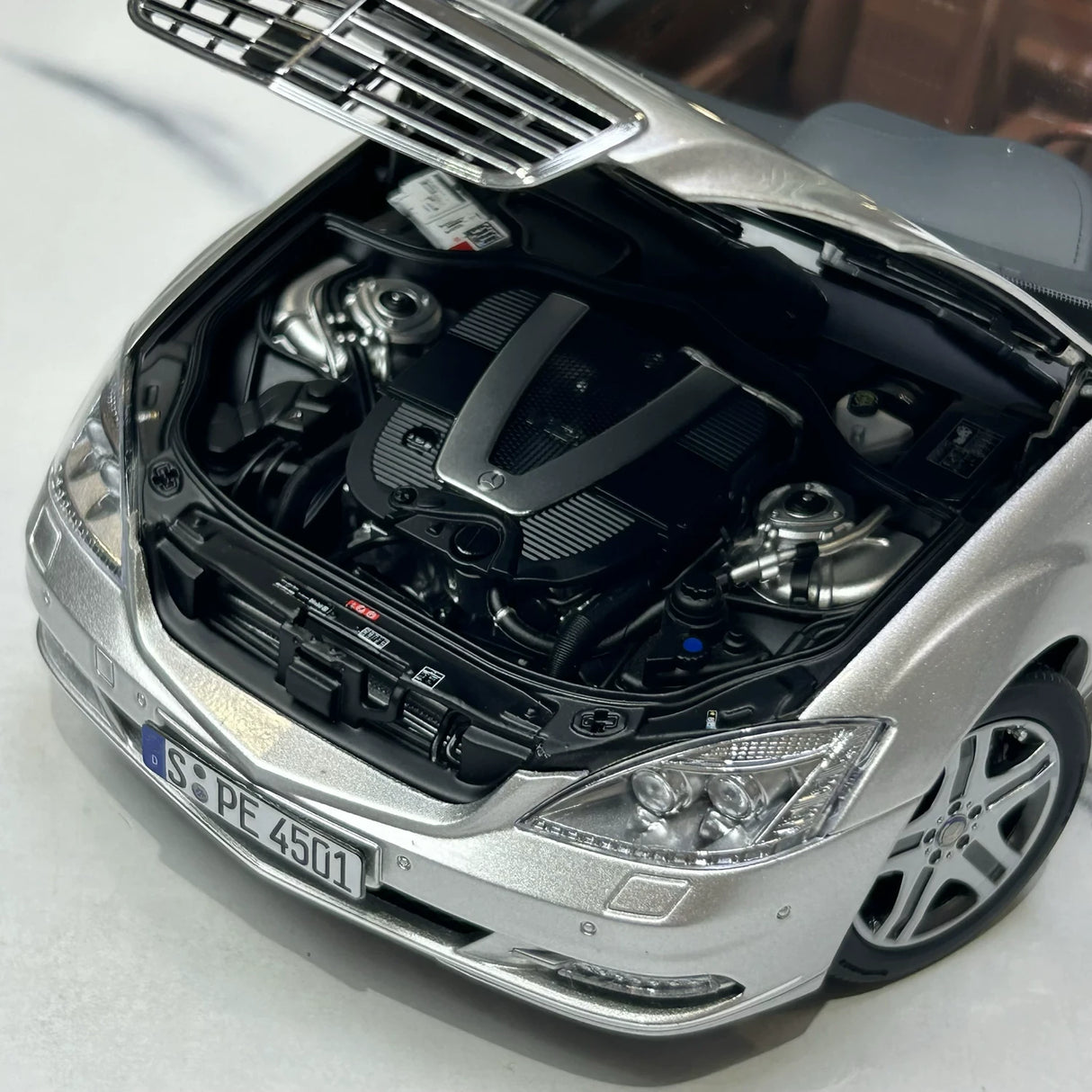 MotorHelix Mercedes-Benz 2006 S-Class S600L W221 Silver 1:18 – Keräilyesineitä valuvalumalleja