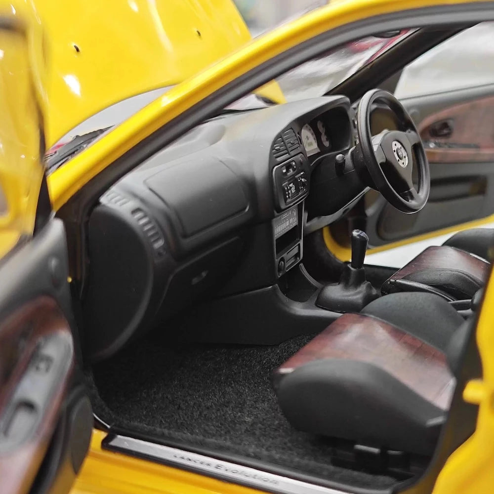 [MotorHelix] 1:18 Mitsubishi 1997 Lancer Evolution IV Yellow Model Car Die-Cast