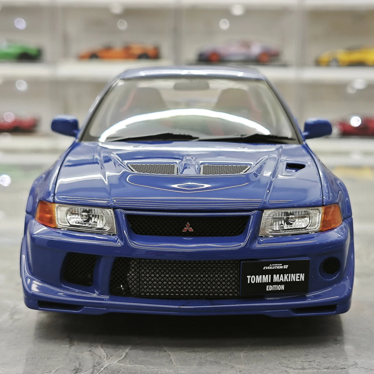 MotorHelix Mitsubishi 2000 Lancer Evolution VI GSR Tommi Makinen Edition Blue 1:18 – Sammelobjekt aus Druckguss