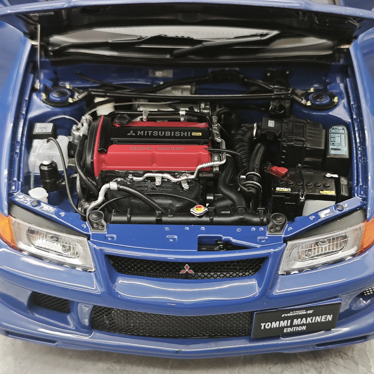MotorHelix Mitsubishi 2000 Lancer Evolution VI GSR Tommi Makinen Edition Blue 1:18 – Sammelobjekt aus Druckguss