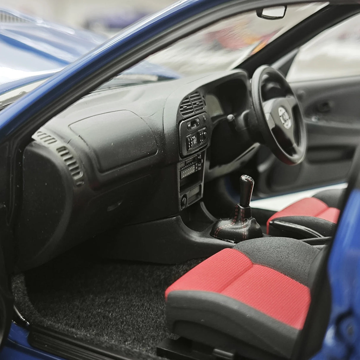 MotorHelix Mitsubishi 2000 Lancer Evolution VI GSR Tommi Makinen Edition Blue 1:18 – Sammelobjekt aus Druckguss