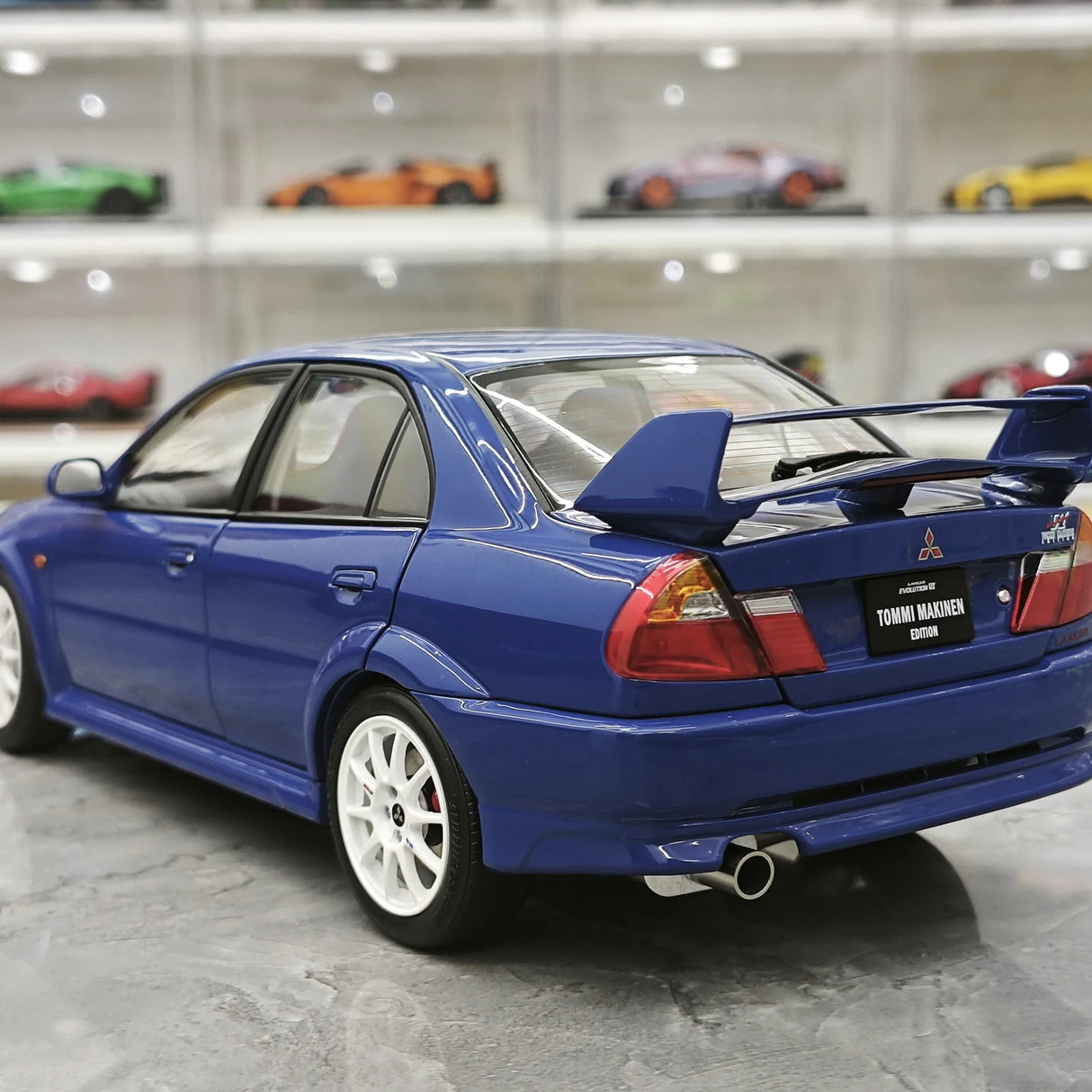 MotorHelix Mitsubishi 2000 Lancer Evolution VI GSR Tommi Makinen Edition Blue 1:18 – Sammelobjekt aus Druckguss