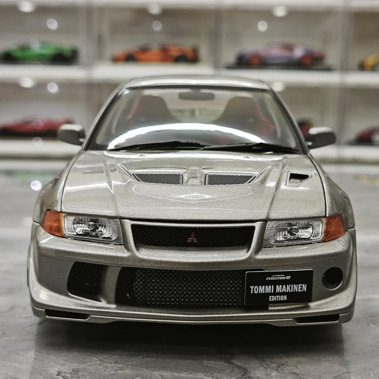 MotorHelix Mitsubishi 2000 Lancer Evolution VI GSR 토미 마키넨 에디션 실버 1:18 – 수집용 다이캐스트 모델 다이캐스트