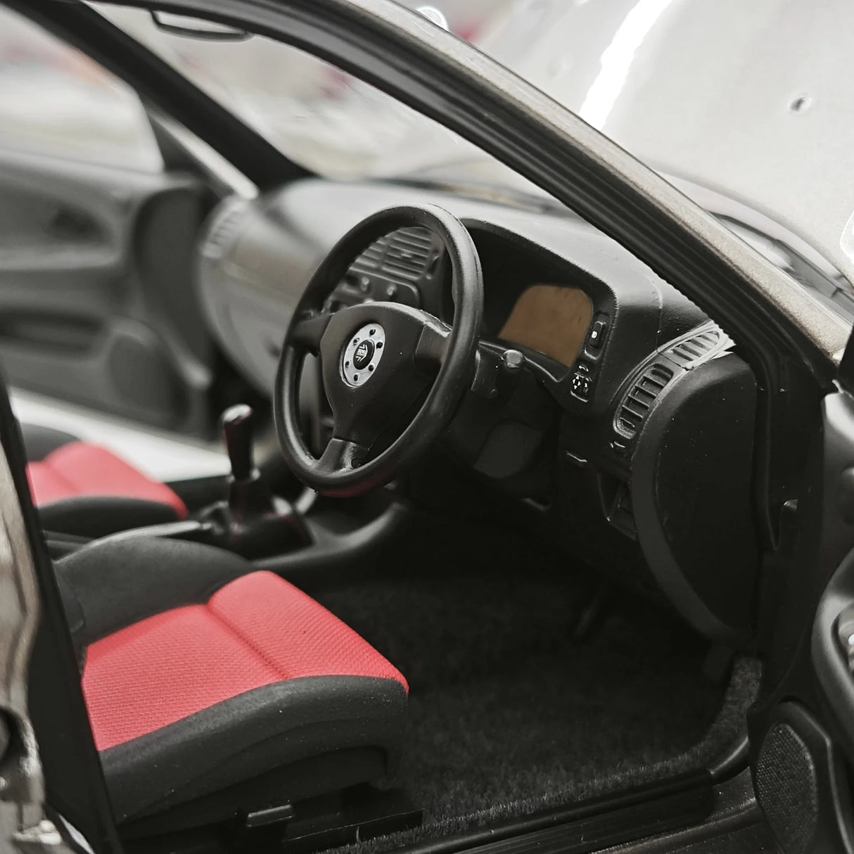 MotorHelix Mitsubishi 2000 Lancer Evolution VI GSR 토미 마키넨 에디션 실버 1:18 – 수집용 다이캐스트 모델 다이캐스트