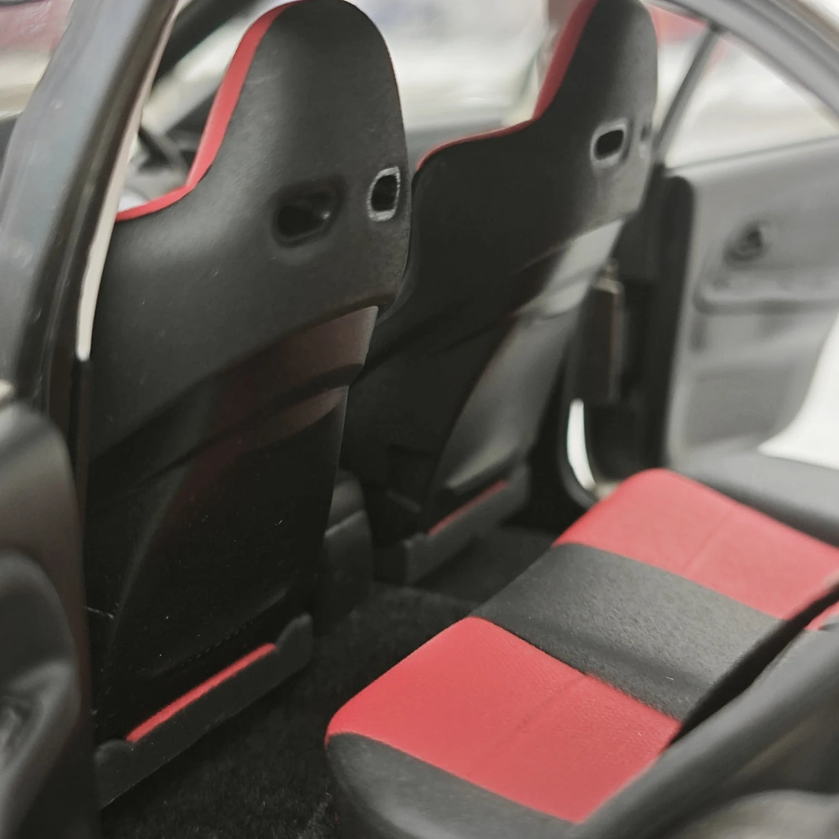 MotorHelix Mitsubishi 2000 Lancer Evolution VI GSR 토미 마키넨 에디션 실버 1:18 – 수집용 다이캐스트 모델 다이캐스트