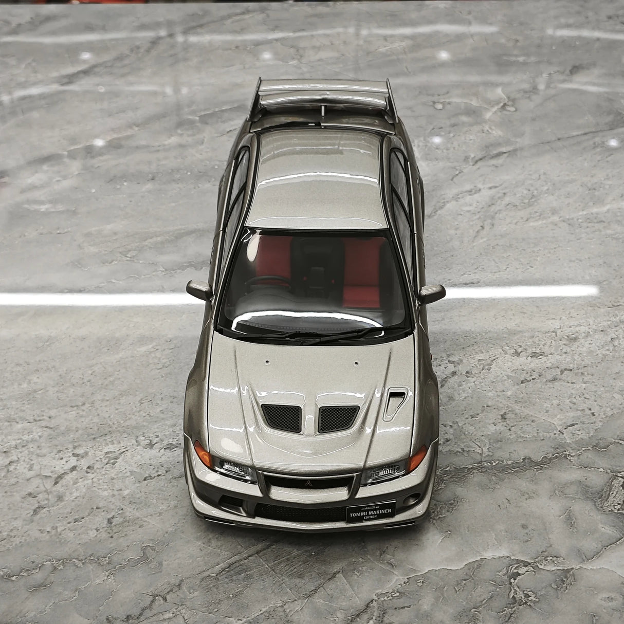 MotorHelix Mitsubishi 2000 Lancer Evolution VI GSR 토미 마키넨 에디션 실버 1:18 – 수집용 다이캐스트 모델 다이캐스트