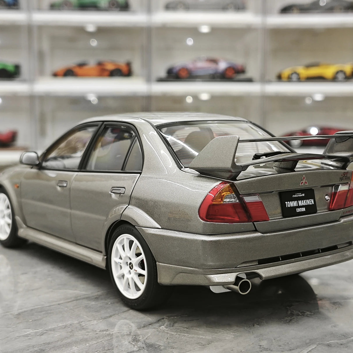 MotorHelix Mitsubishi 2000 Lancer Evolution VI GSR 토미 마키넨 에디션 실버 1:18 – 수집용 다이캐스트 모델 다이캐스트