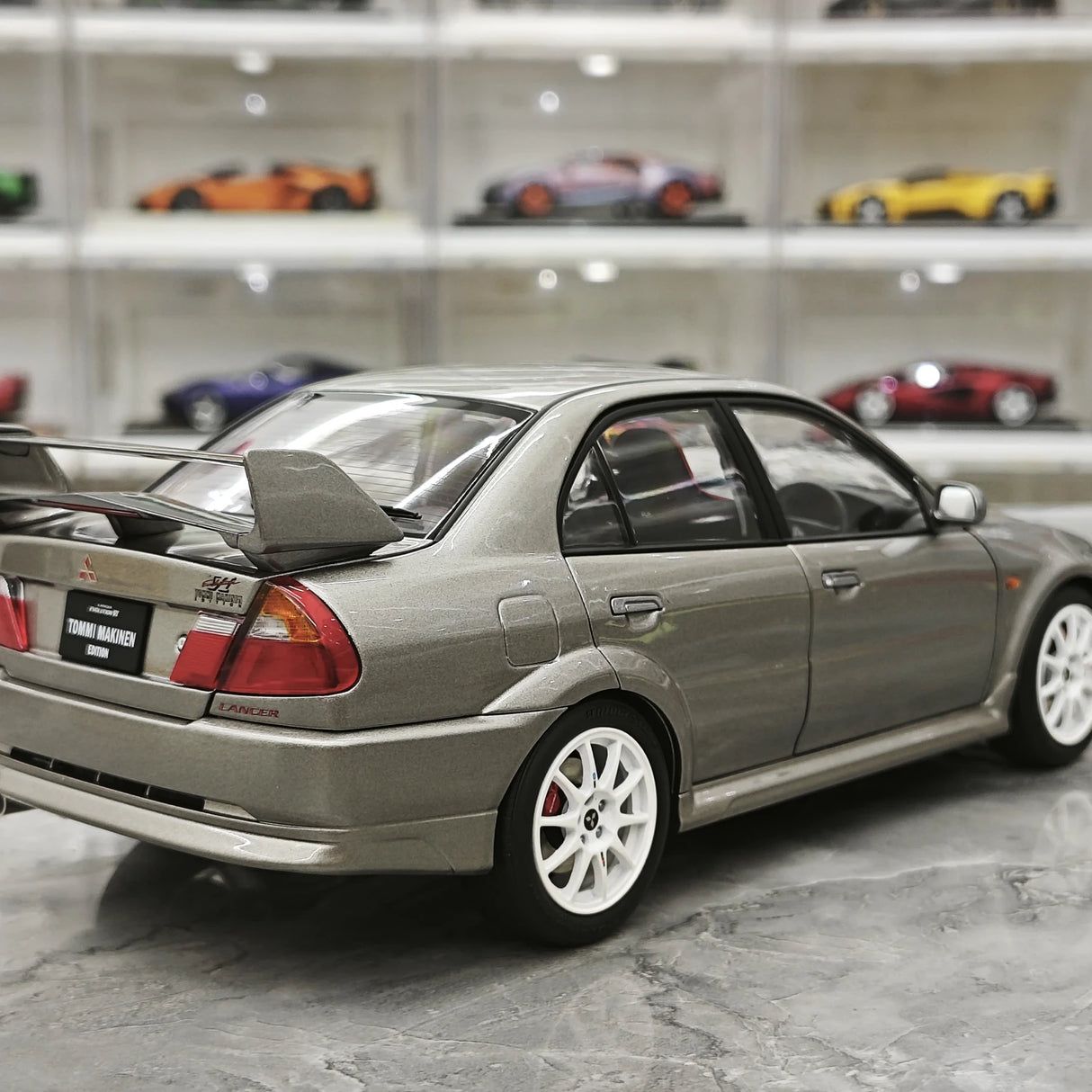 MotorHelix Mitsubishi 2000 Lancer Evolution VI GSR 토미 마키넨 에디션 실버 1:18 – 수집용 다이캐스트 모델 다이캐스트
