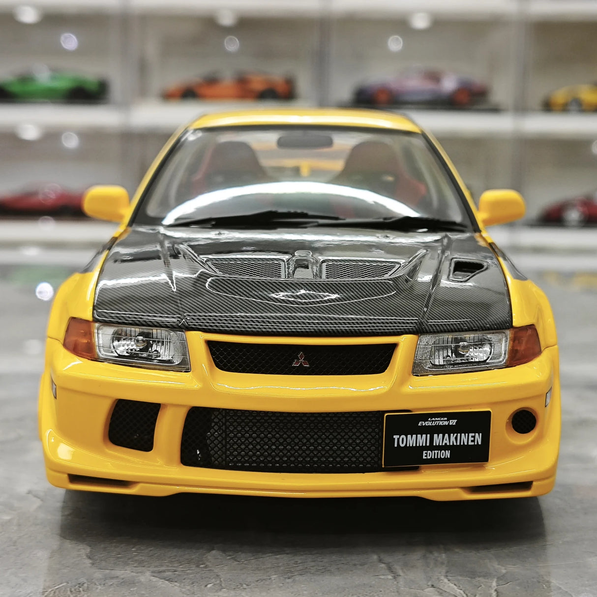 MotorHelix Mitsubishi 2000 Lancer Evolution VI GSR Tommi Makinen Edition Yellow 1:18 – Sammelobjekt aus Druckguss