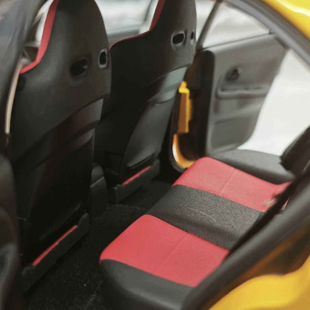 MotorHelix Mitsubishi 2000 Lancer Evolution VI GSR Tommi Makinen Edition Yellow 1:18 – Sammelobjekt aus Druckguss
