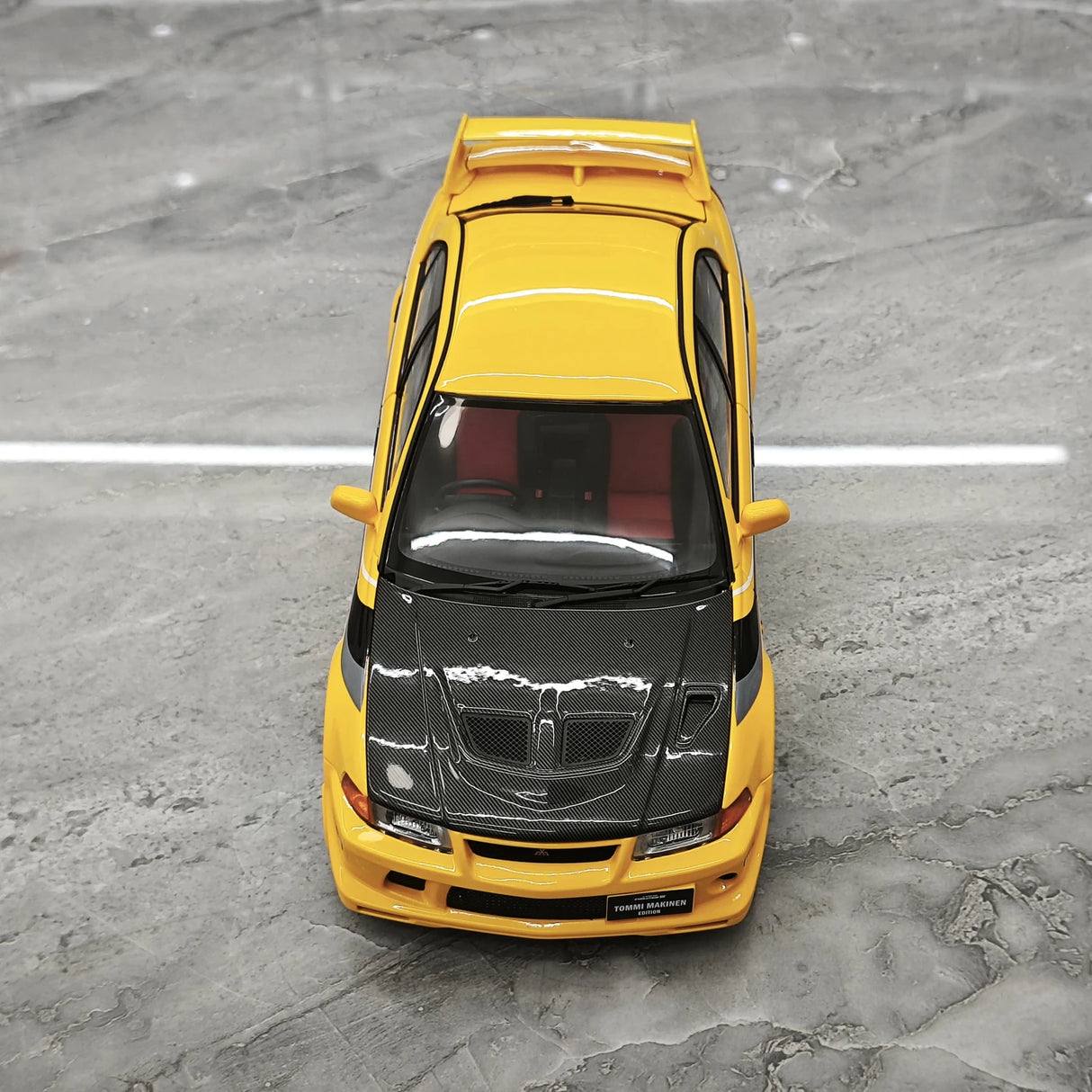 MotorHelix Mitsubishi 2000 Lancer Evolution VI GSR Tommi Makinen Edition Yellow 1:18 – Sammelobjekt aus Druckguss