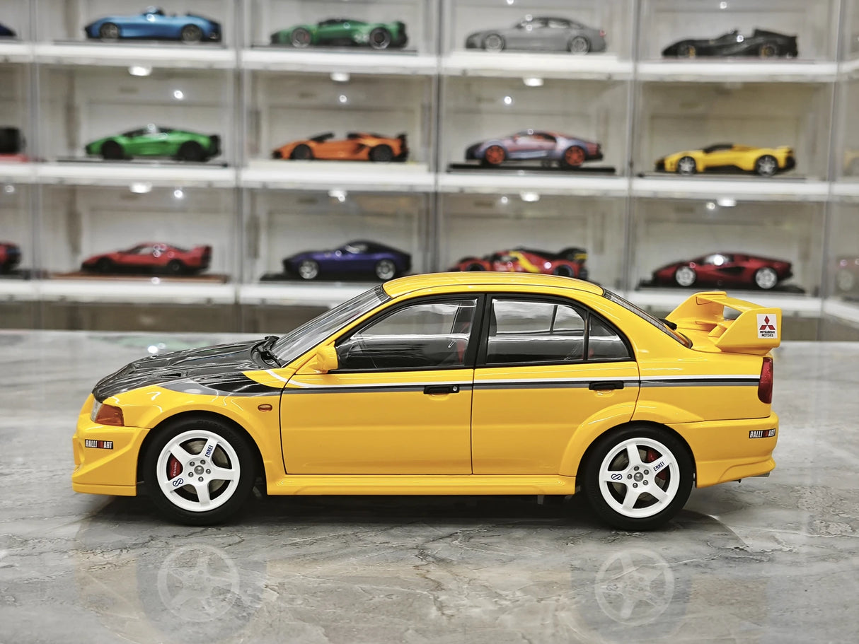 MotorHelix Mitsubishi 2000 Lancer Evolution VI GSR Tommi Makinen Edition Yellow 1:18 – Sammelobjekt aus Druckguss