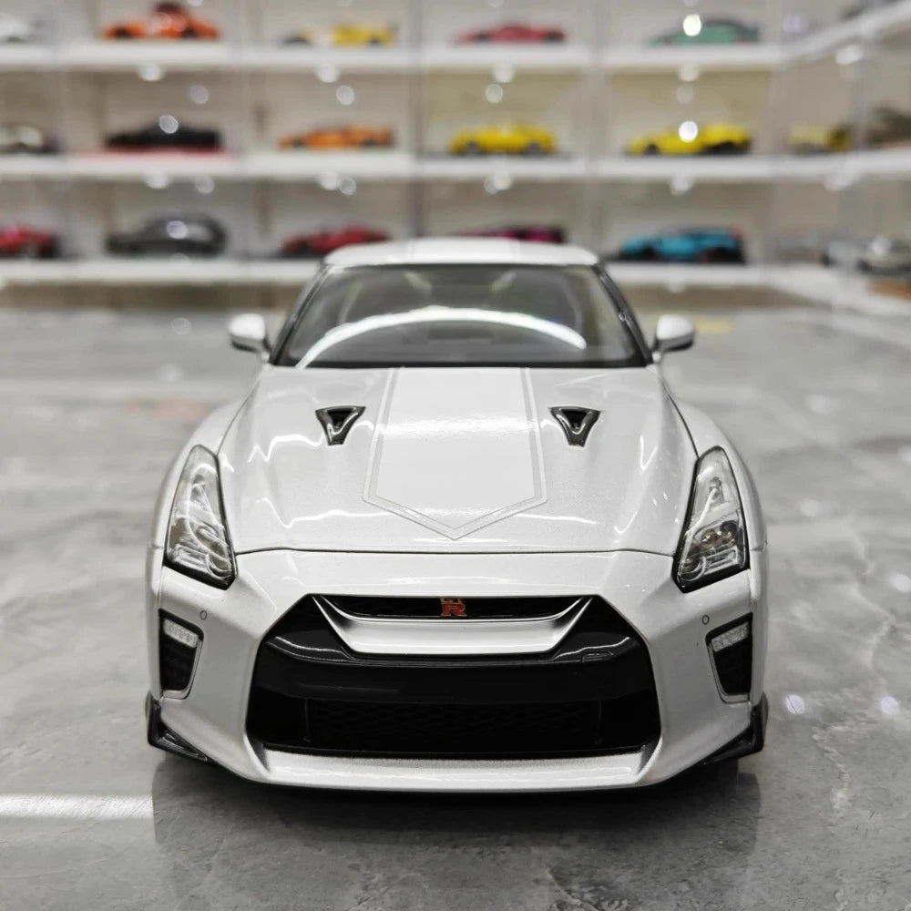 [MotorHelix] 1:18 Nissan 2019 GT-R R35 50th Anniversary Silver Model Car Die-Cast