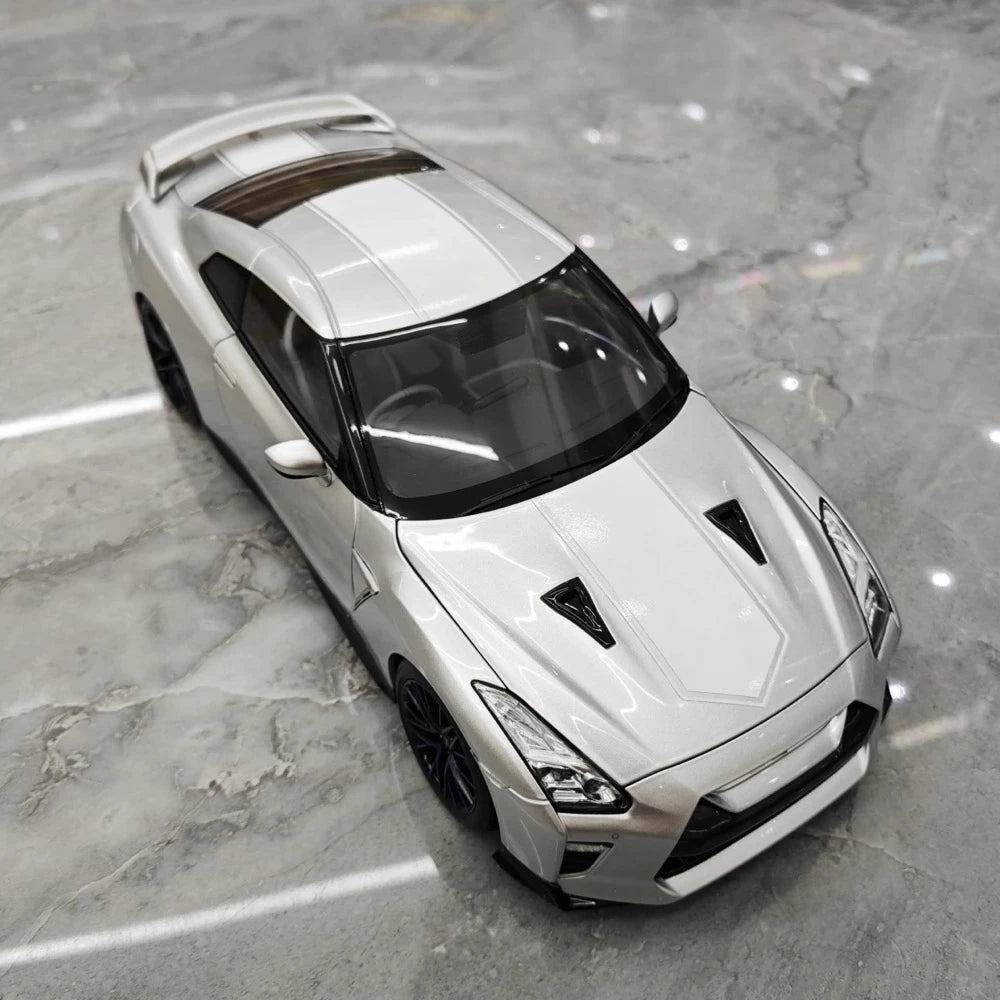 [MotorHelix] 1:18 Nissan 2019 GT-R R35 50th Anniversary Silver Model Car Die-Cast