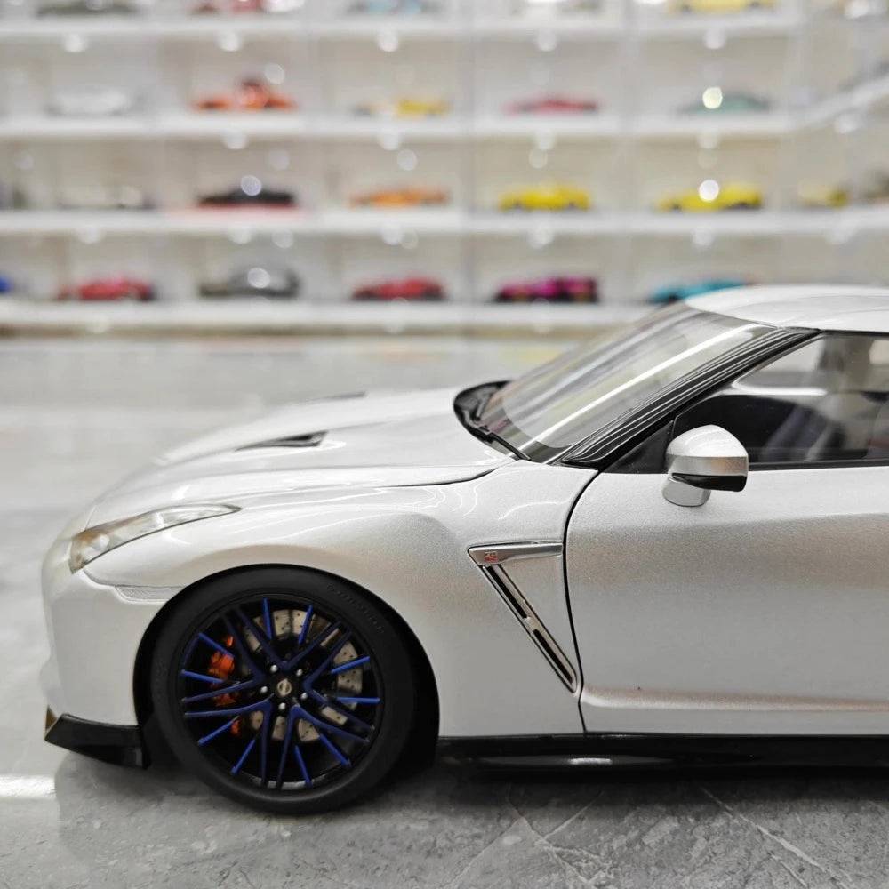 [MotorHelix] 1:18 Nissan 2019 GT-R R35 50th Anniversary Silver Model Car Die-Cast