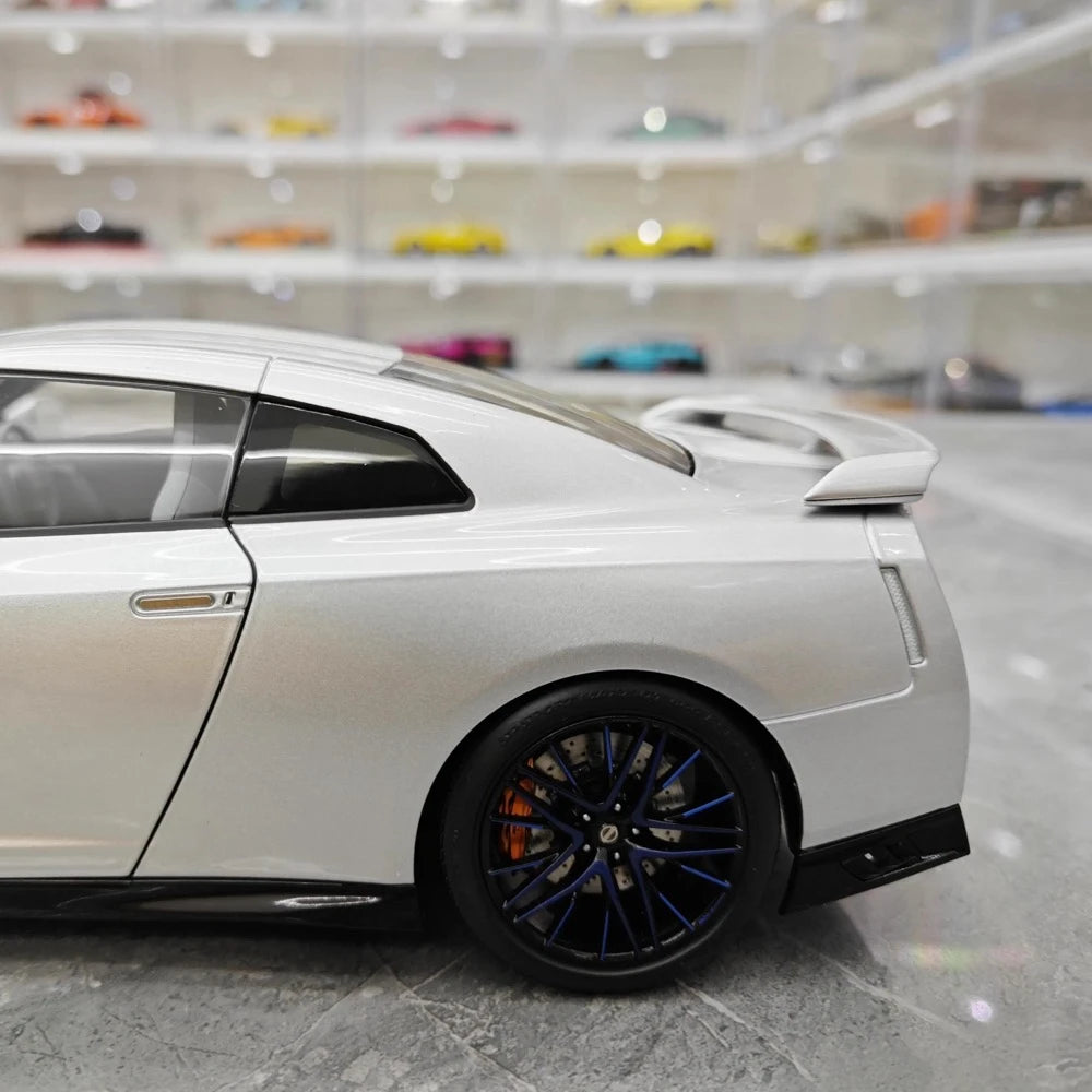 [MotorHelix] 1:18 Nissan 2019 GT-R R35 50th Anniversary Silver Model Car Die-Cast