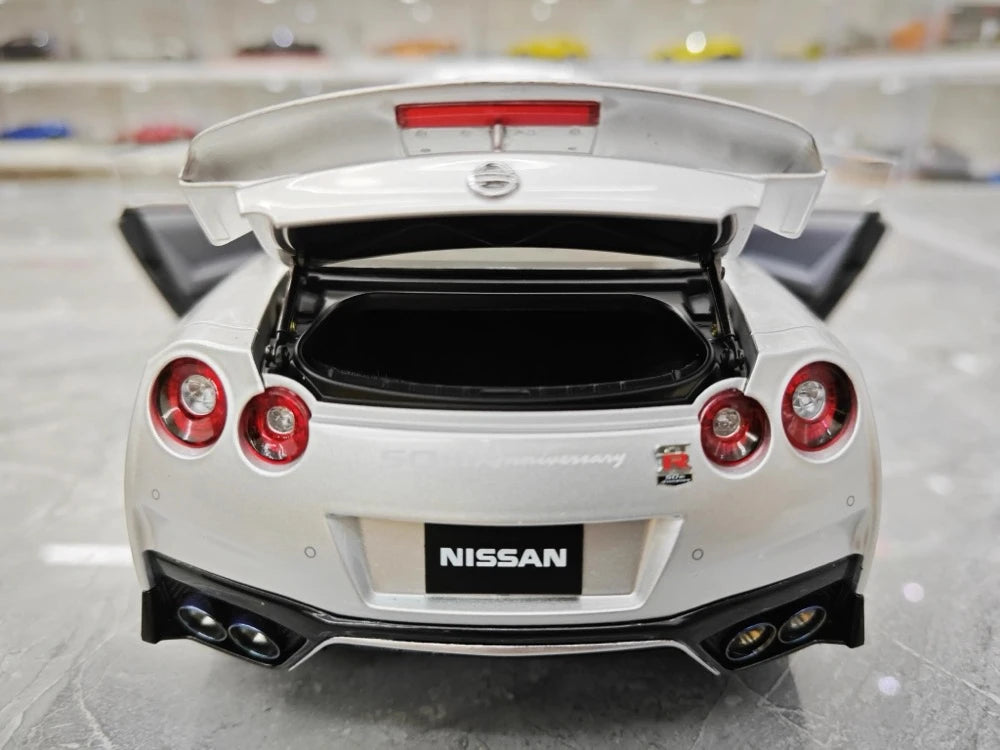 [MotorHelix] 1:18 Nissan 2019 GT-R R35 50th Anniversary Silver Model Car Die-Cast