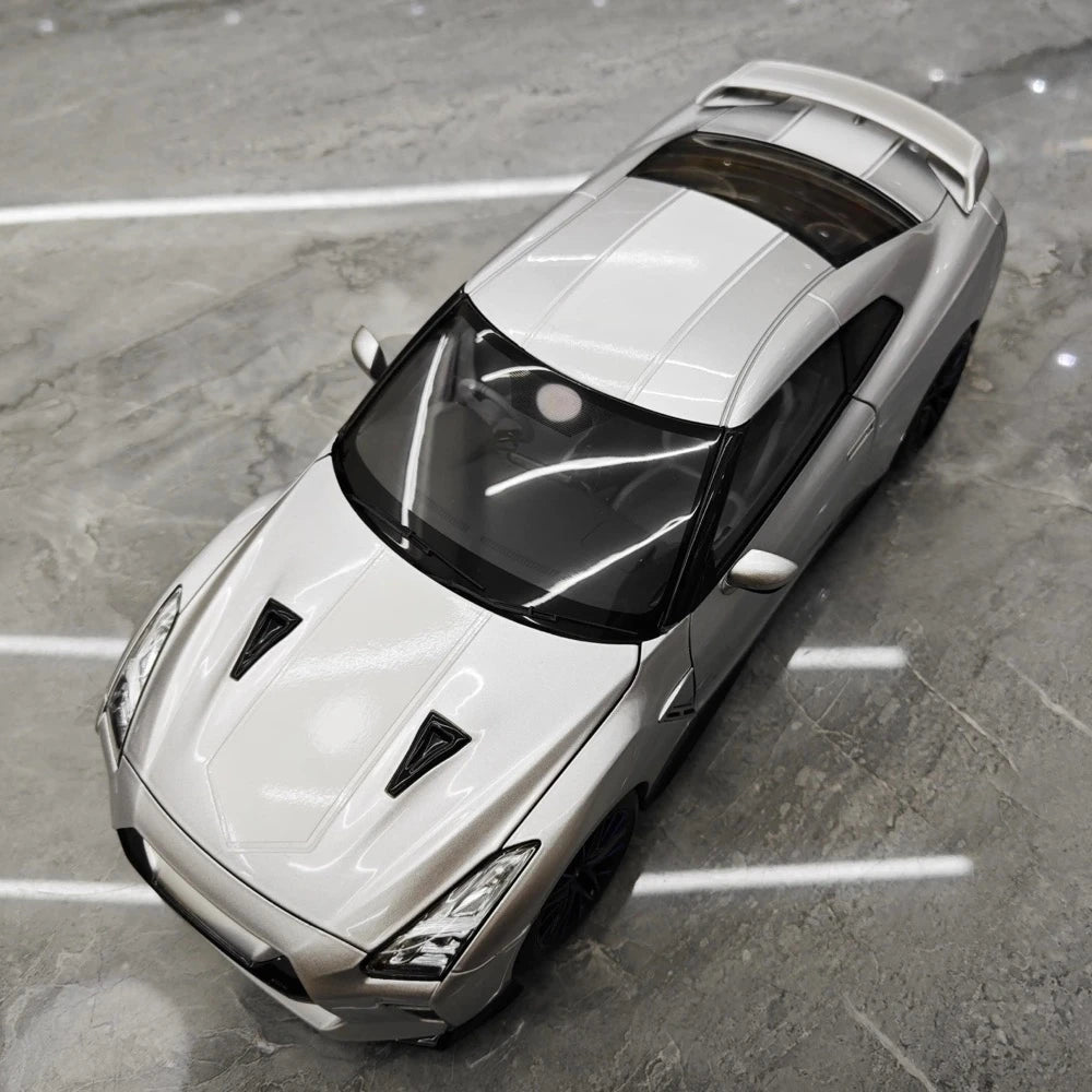 [MotorHelix] 1:18 Nissan 2019 GT-R R35 50th Anniversary Silver Model Car Die-Cast