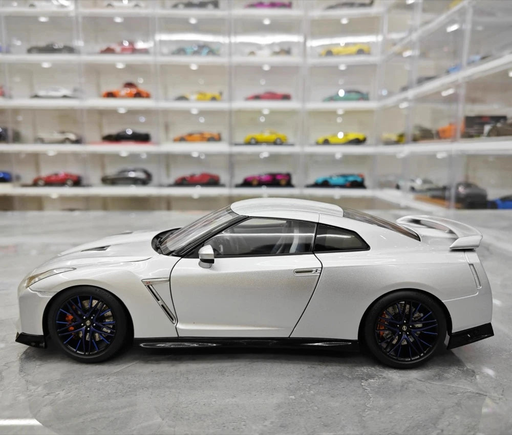 [MotorHelix] 1:18 Nissan 2019 GT-R R35 50th Anniversary Silver Model Car Die-Cast