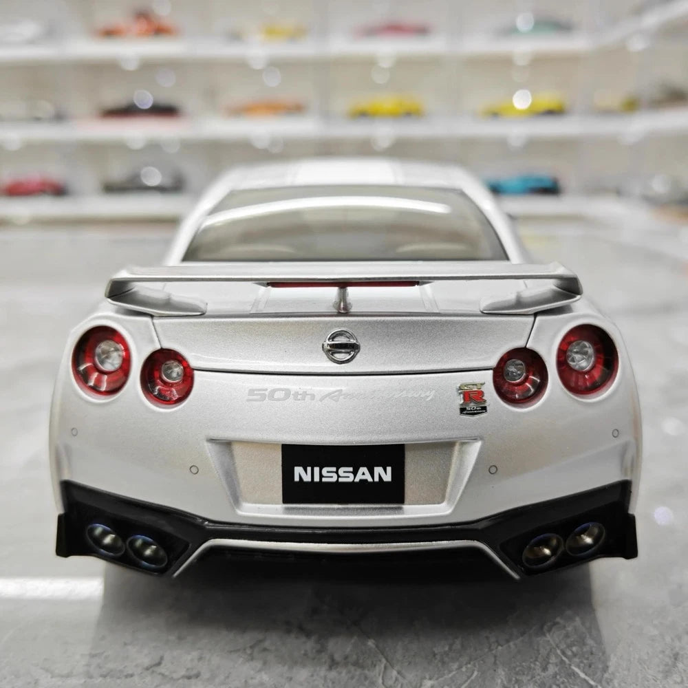 [MotorHelix] 1:18 Nissan 2019 GT-R R35 50th Anniversary Silver Model Car Die-Cast