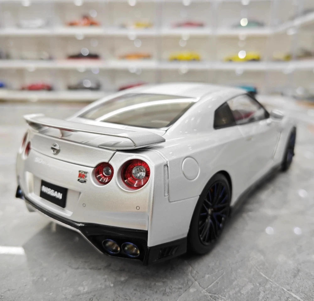 [MotorHelix] 1:18 Nissan 2019 GT-R R35 50th Anniversary Silver Model Car Die-Cast