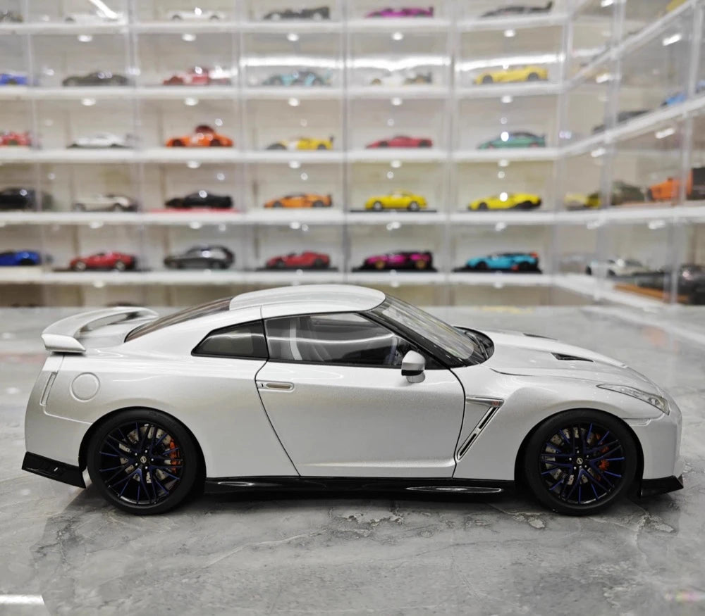 [MotorHelix] 1:18 Nissan 2019 GT-R R35 50th Anniversary Silver Model Car Die-Cast