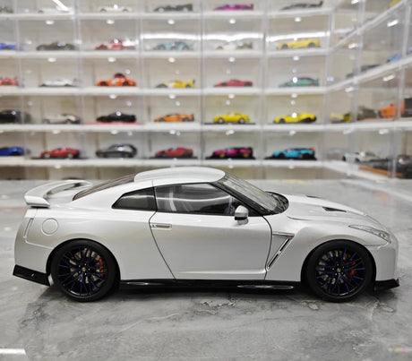 [MotorHelix] 1:18 Nissan 2019 GT-R R35 50th Anniversary Silver Model Car Die-Cast