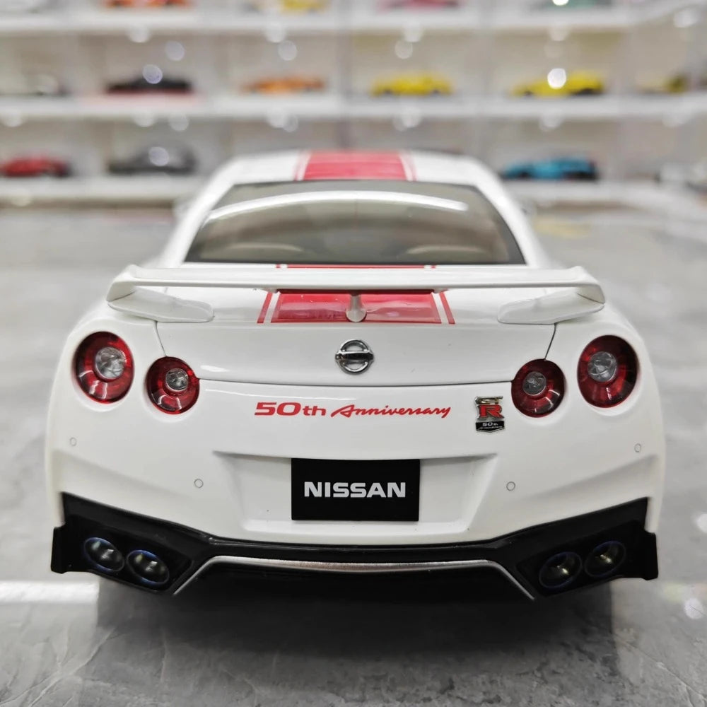 [MotorHelix] 1:18 Nissan 2019 GT-R R35 50th Anniversary bianco modellino di auto Die-Cast