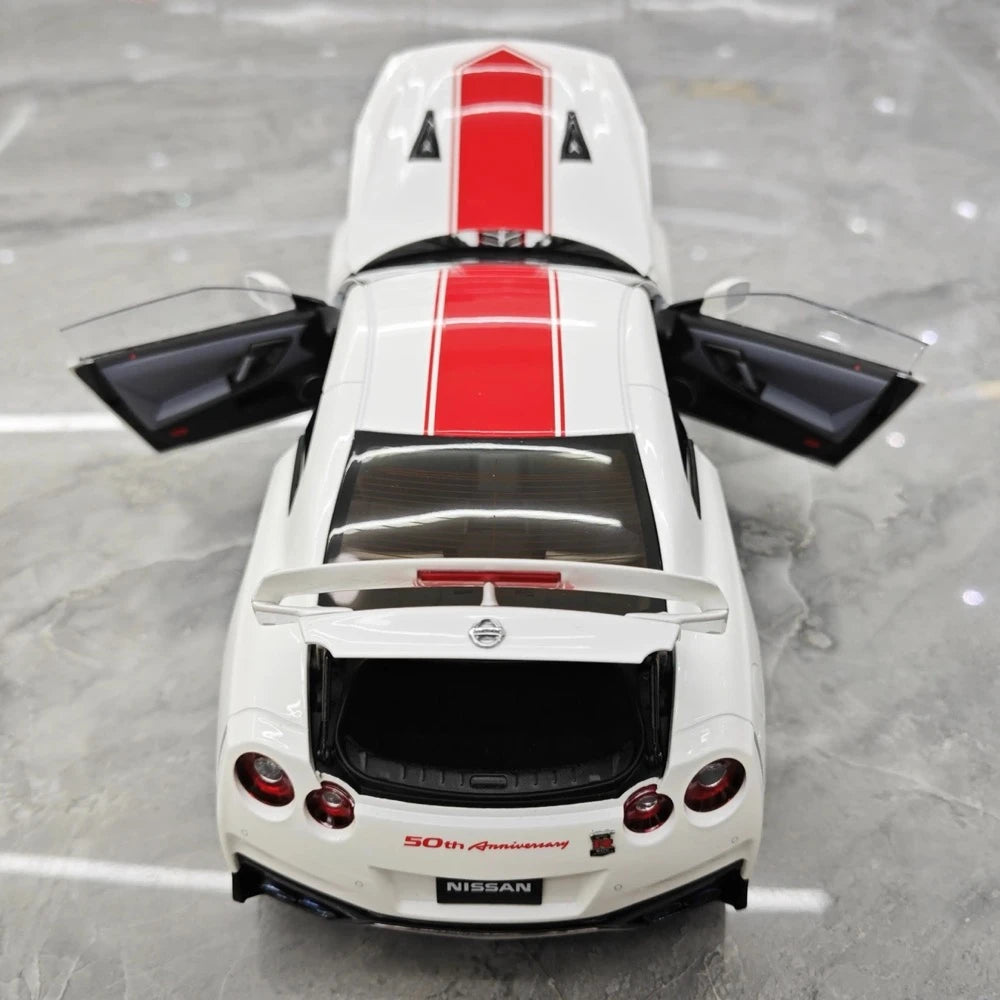 [MotorHelix] 1:18 Nissan 2019 GT-R R35 50th Anniversary bianco modellino di auto Die-Cast