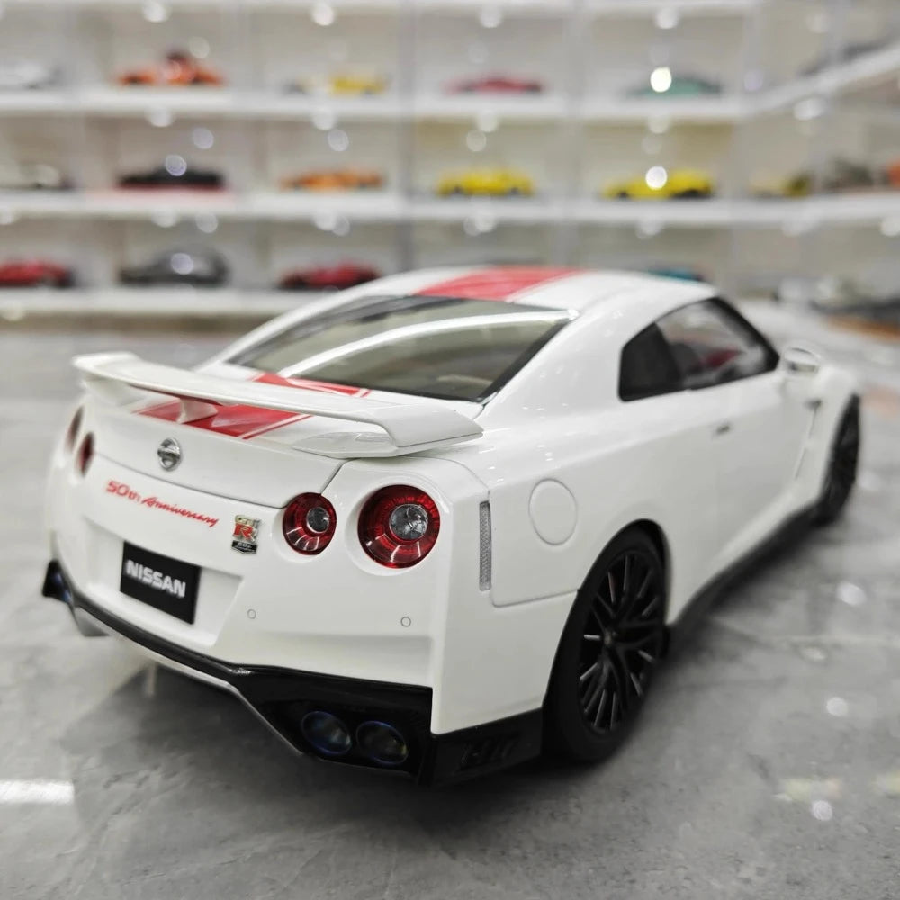 [MotorHelix] 1:18 Nissan 2019 GT-R R35 50th Anniversary bianco modellino di auto Die-Cast