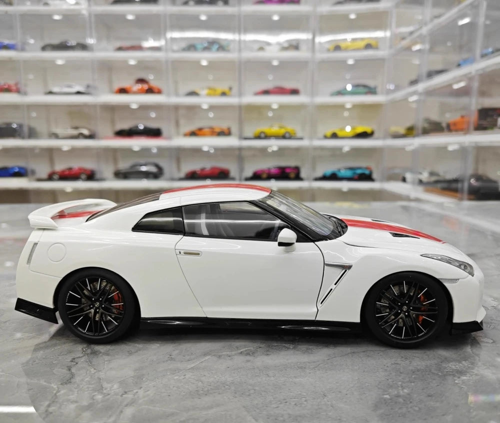 [MotorHelix] 1:18 Nissan 2019 GT-R R35 50th Anniversary bianco modellino di auto Die-Cast