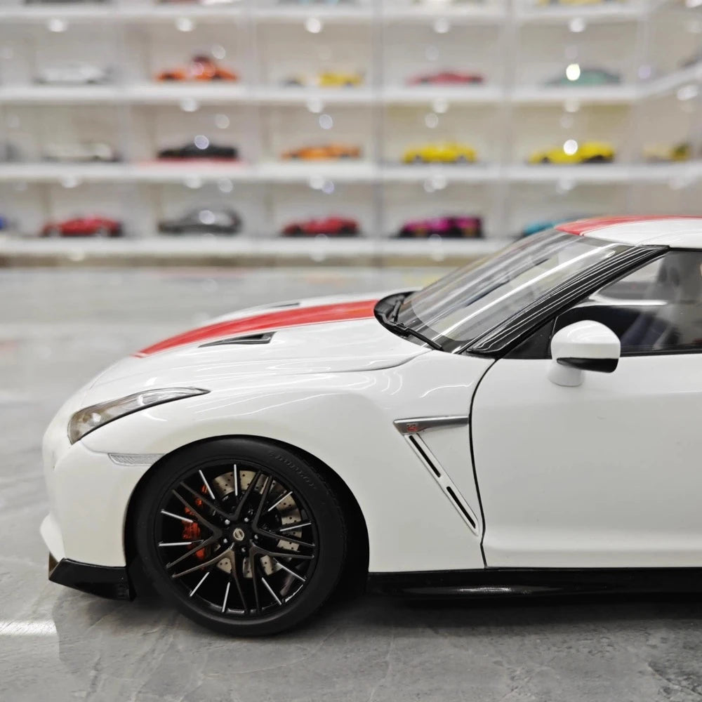 [MotorHelix] 1:18 Nissan 2019 GT-R R35 50th Anniversary bianco modellino di auto Die-Cast
