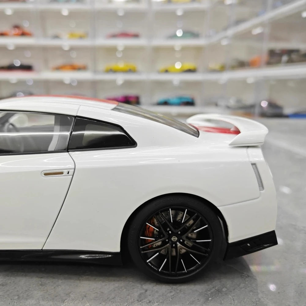 [MotorHelix] 1:18 Nissan 2019 GT-R R35 50th Anniversary bianco modellino di auto Die-Cast