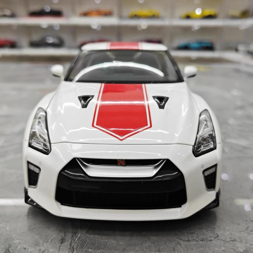 [MotorHelix] 1:18 Nissan 2019 GT-R R35 50th Anniversary bianco modellino di auto Die-Cast
