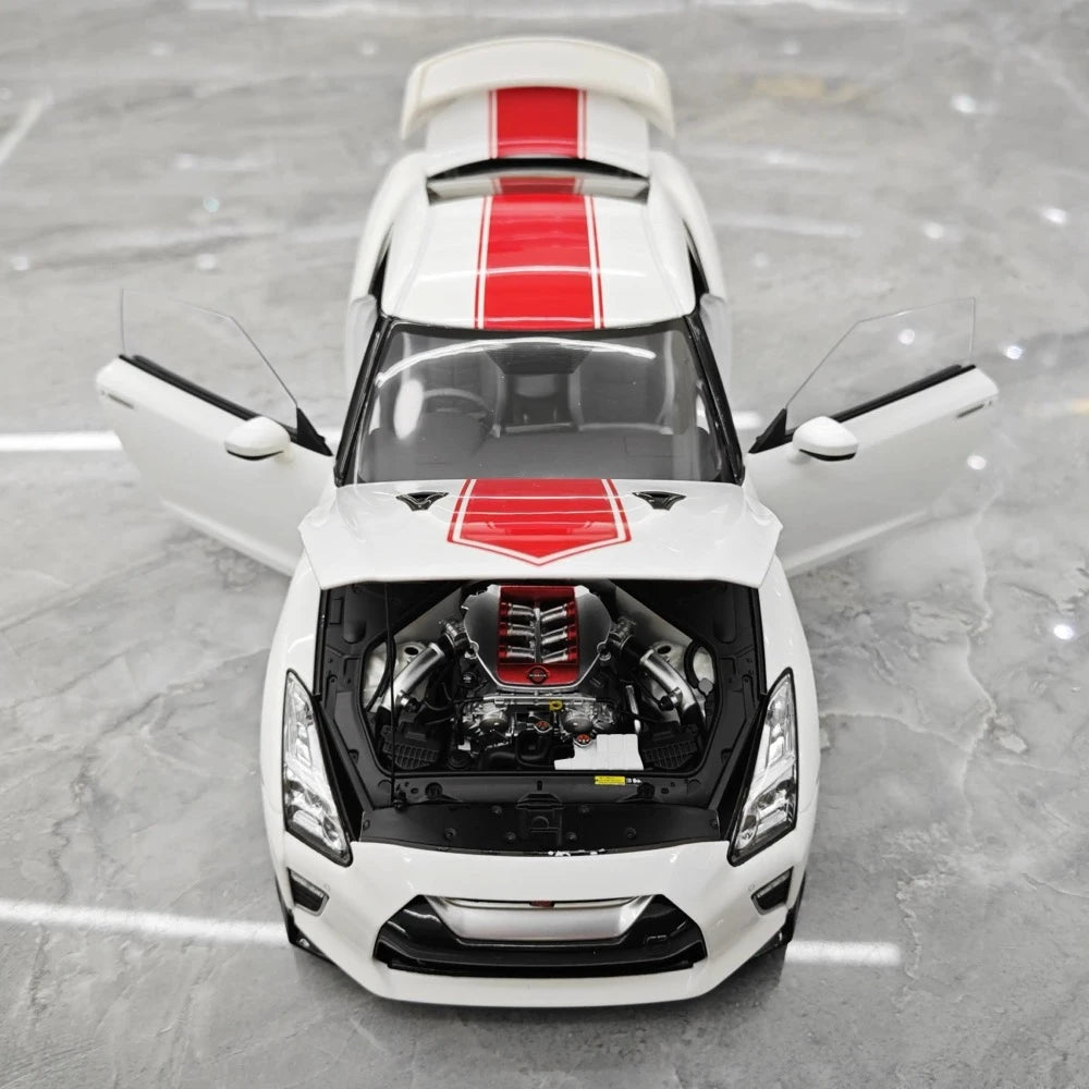 [MotorHelix] 1:18 Nissan 2019 GT-R R35 50th Anniversary bianco modellino di auto Die-Cast