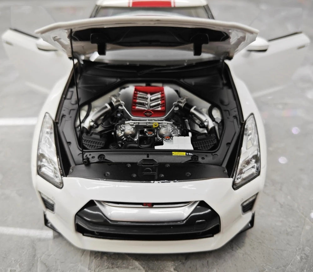 [MotorHelix] 1:18 Nissan 2019 GT-R R35 50th Anniversary bianco modellino di auto Die-Cast