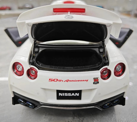 [MotorHelix] 1:18 Nissan 2019 GT-R R35 50th Anniversary White Model Car Die-Cast