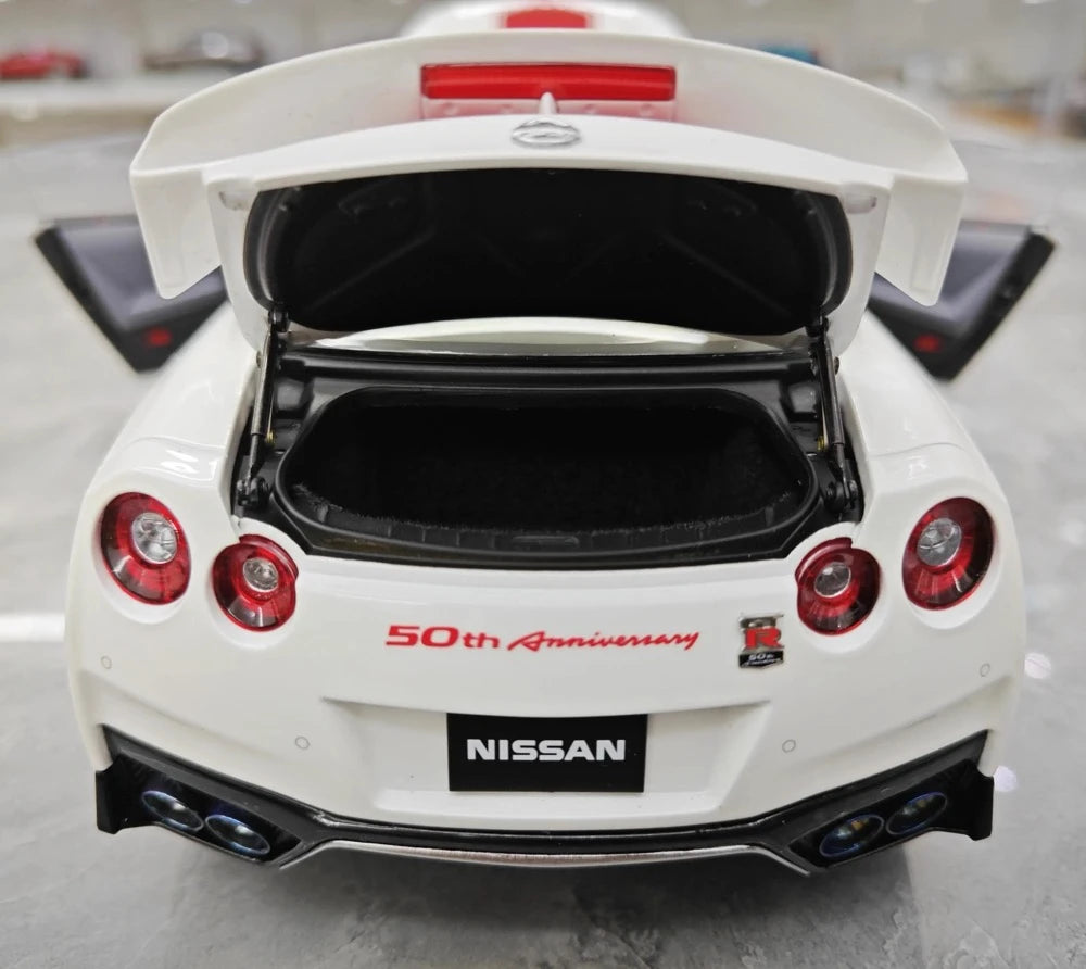 [MotorHelix] 1:18 Nissan 2019 GT-R R35 50th Anniversary bianco modellino di auto Die-Cast