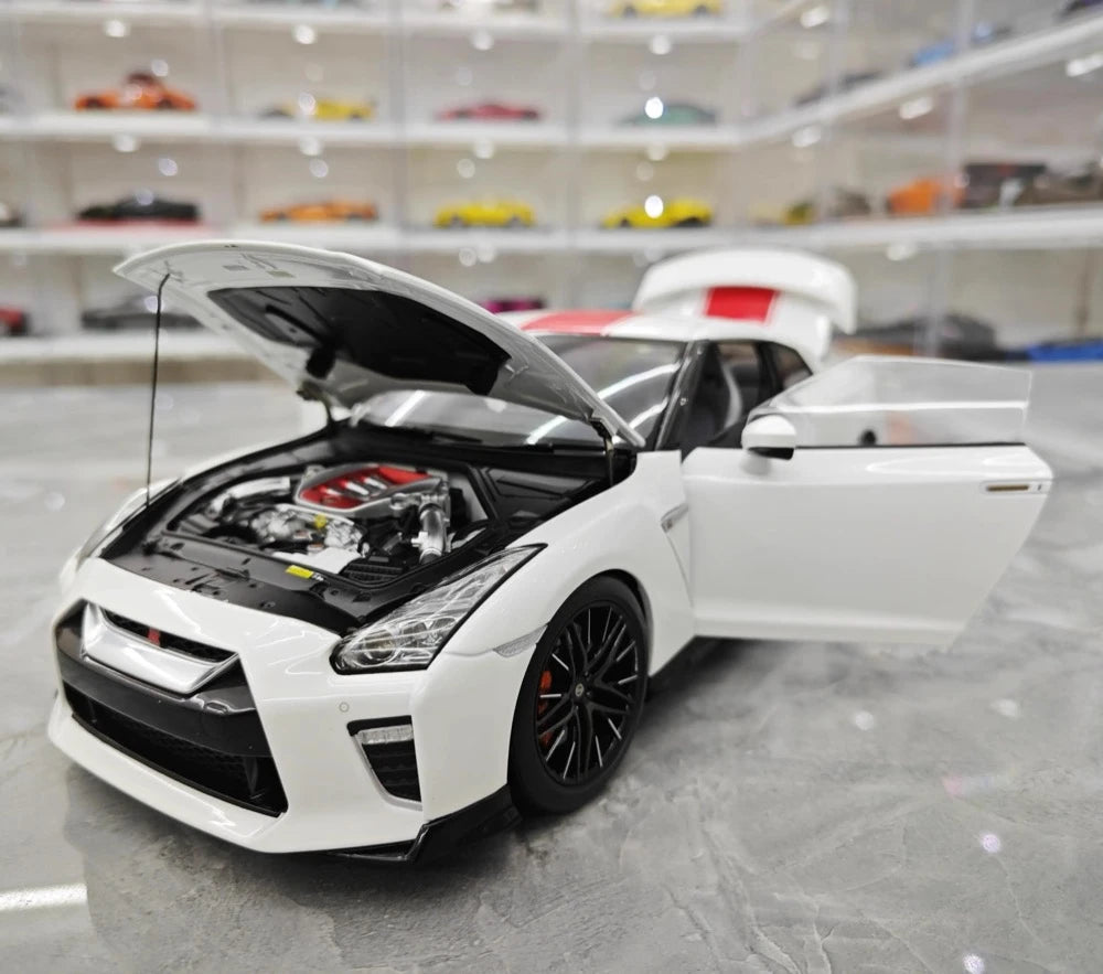 [MotorHelix] 1:18 Nissan 2019 GT-R R35 50th Anniversary bianco modellino di auto Die-Cast