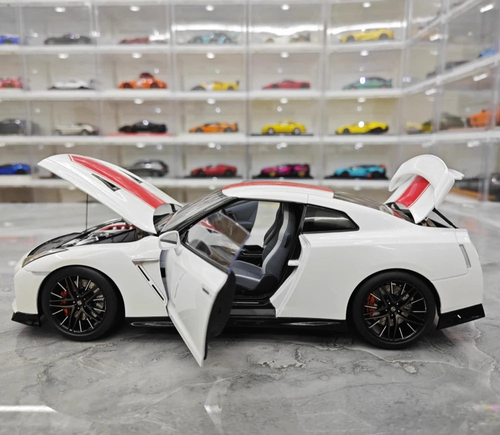 [MotorHelix] 1:18 Nissan 2019 GT-R R35 50th Anniversary bianco modellino di auto Die-Cast