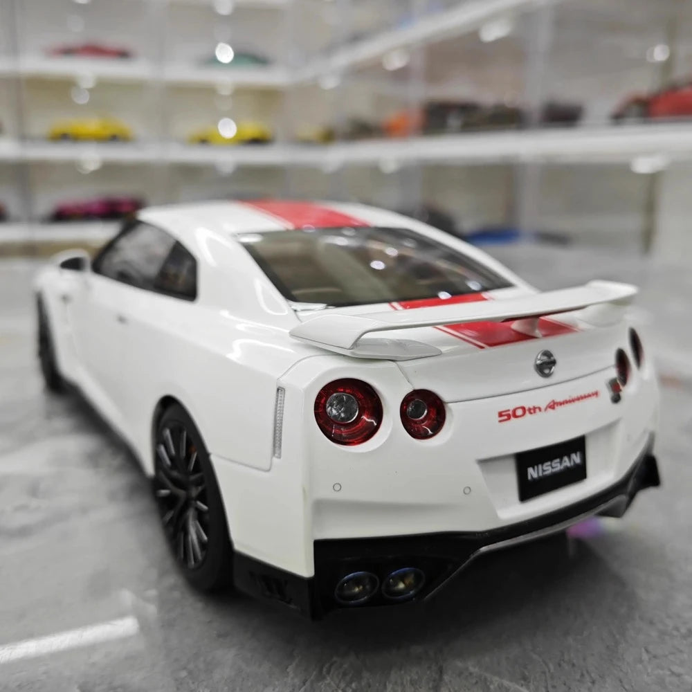 [MotorHelix] 1:18 Nissan 2019 GT-R R35 50th Anniversary bianco modellino di auto Die-Cast