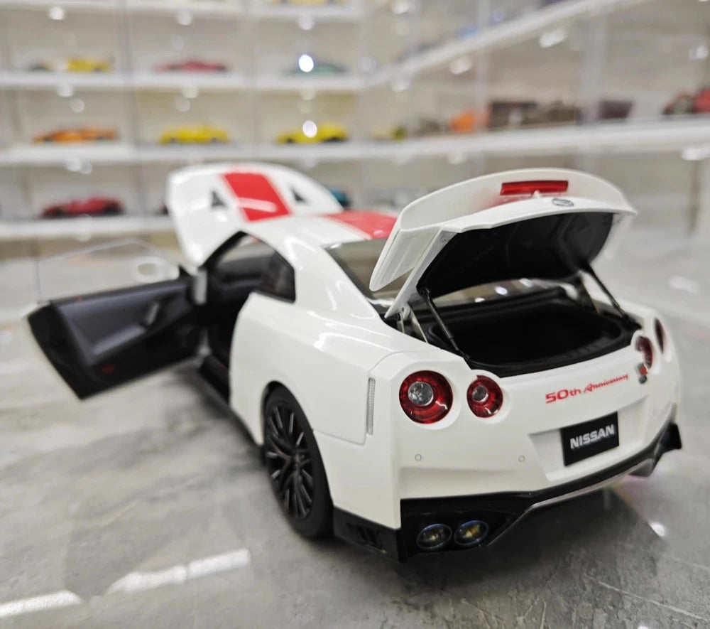 [MotorHelix] 1:18 Nissan 2019 GT-R R35 50th Anniversary bianco modellino di auto Die-Cast
